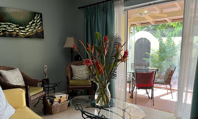 Lascelles House | Absolutely close of everything by walking distance in Holetown!