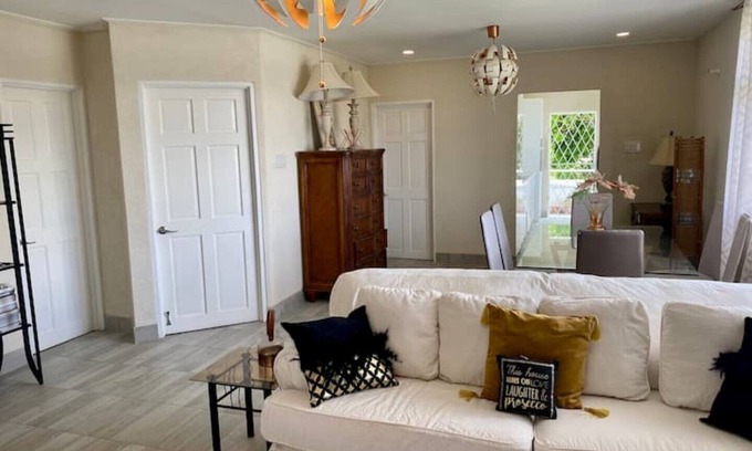 Halcyon Heights Apartment | Airy Modern Very Specious 2 Bed/2 Bath Apartment