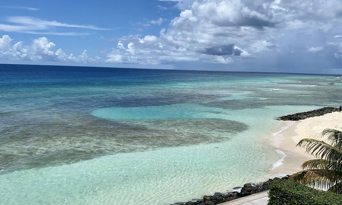 Hastings Villa | Centrally located villa with spectacular sunsets and ocean views