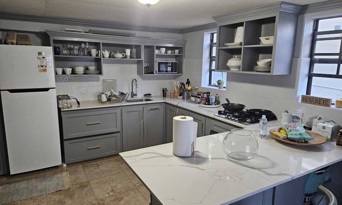 Husbands Apartment | Charming 1-bedroom apartment in delightful Oxnards with WiFi, AC