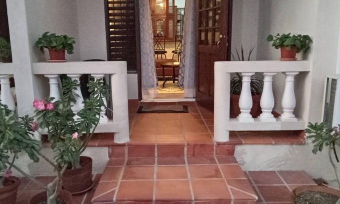 Wotton Apartment | Charming 2-bedroom apartment with WiFi, AC in tranquil Christ Church