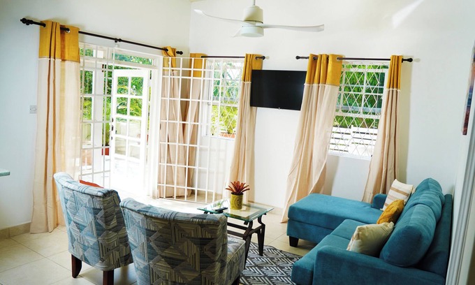 Holder's Hill House | Gated Townhome Family-friendly Tropical Patio nearby restaurants shops safe area