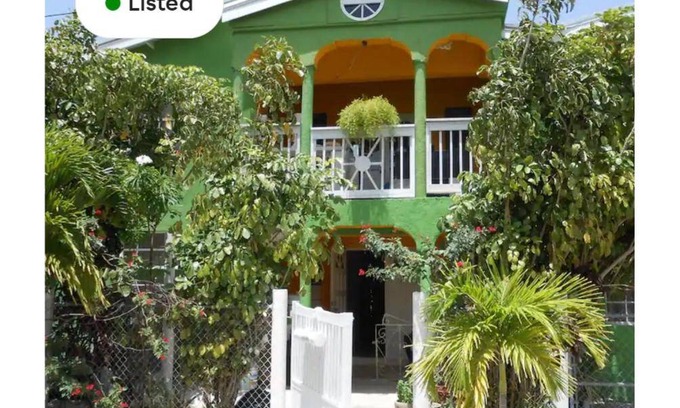 Oistins Hostel | Hostel ∙ 8 guests