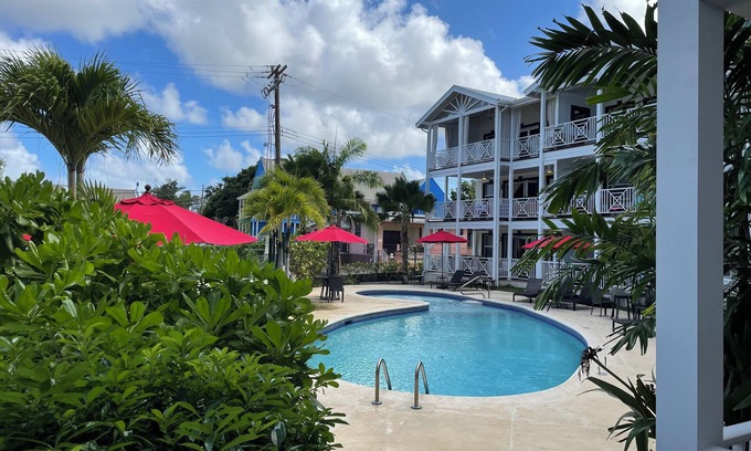 Weston Apartment | Luxury 3 Bed Apartment within Lantana Resort with Direct Pool Access