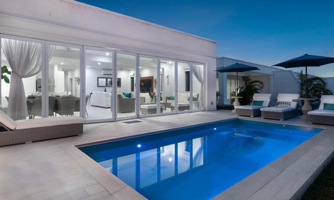 Mount Standfast Villa | Luxury 3-bedroom villa with sea view on West Coast