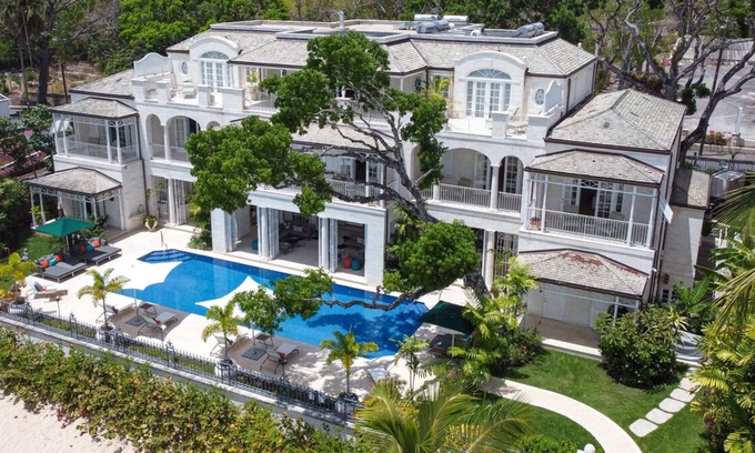 Old Trees Bay Villa | Luxury Beachfront Villa - Kiko
