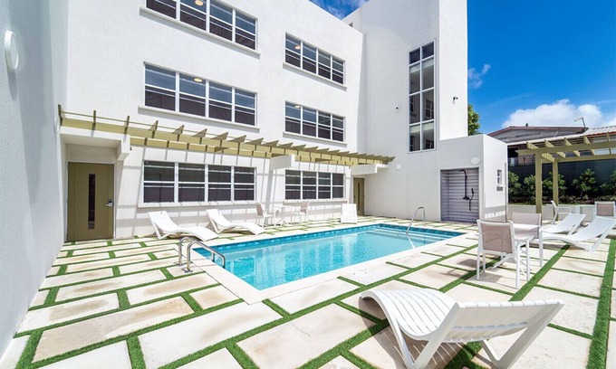 Little Battaleys Condo | Modern Condo with Resort Pool Near Beach - Coral Beach 107