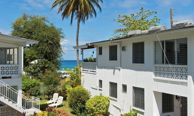 Folkestone House | Ocean view - Fabulous Location Metres From Beach!