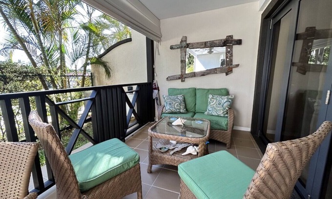 Holetown Apartment | pied-a-terre, stunning, close to the Holetown beach and amenities