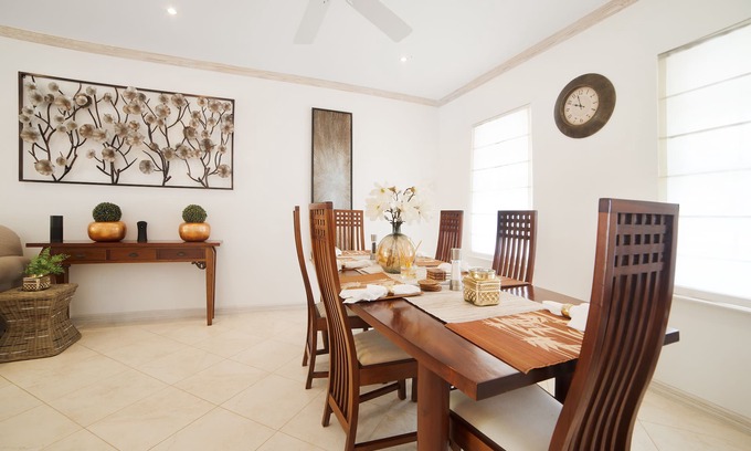 Little Battaleys House | Sea-renity, 5 minutes walk to Mullins Beach. Battaleys Mews estate.