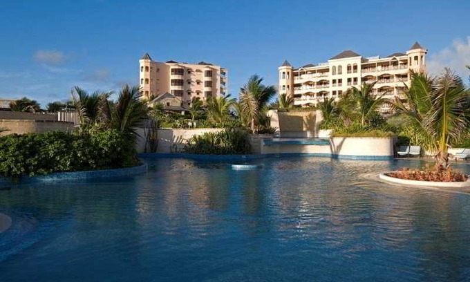 Diamond Valley Hotel | The Crane Resort