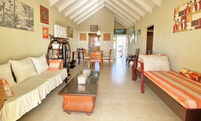 Apple Hall House | The Gem is located a few minutes walk to the gorgeous Bottom Bay Beach