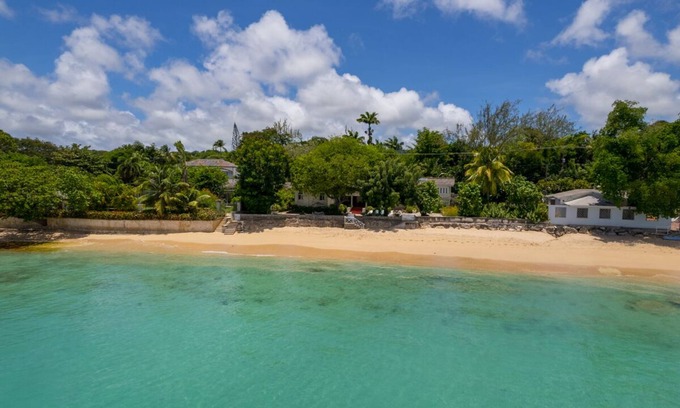 Gibbs Bay House | Traditional Beachfront Style - Clearwater