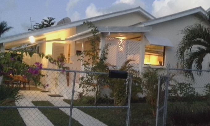 Weston House | Tropical Beachside Cottage, 2 Bedroom/AC in tropical garden