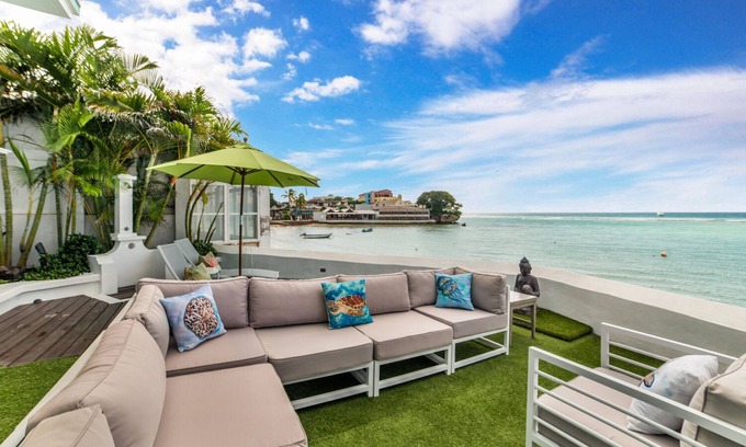 Saint Lawrence Villa | Villa Sunkissed on the beach