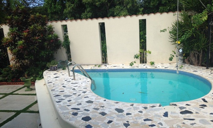 Mullins Cottage | Walking distance to Gibbs Beach!!