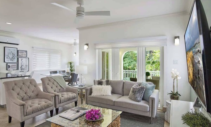 Gibbs Bay House | ZenBreak KingsGate #1, 3 min walk to Gibbs Beach