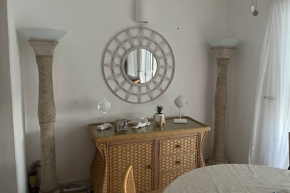 Sunset Crest Condo | A Cozy 1 bedroom 1 bathroom Rental Within 5 Minutes Walk to Beach & Shopping