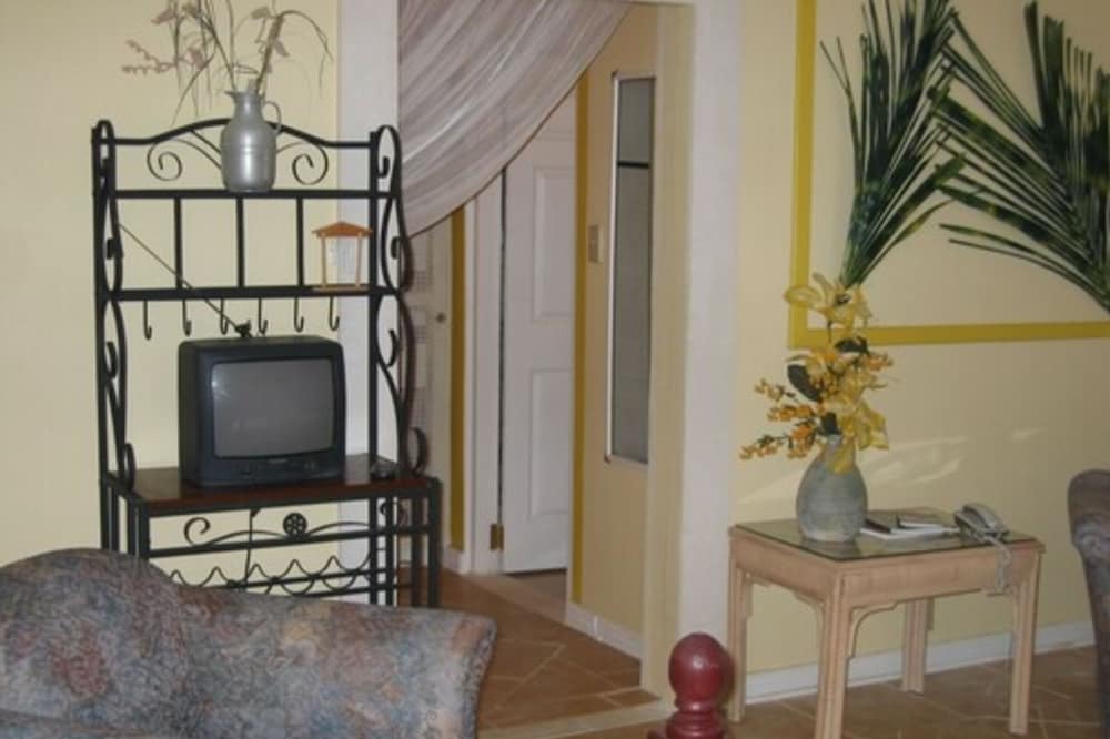 Mullins House | The Legend Garden Condos