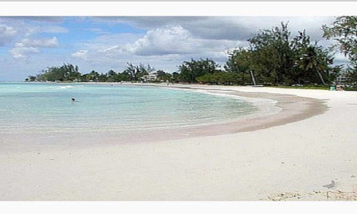 Speightstown Apartment | West coast apartment near beach and marina's. Below lovely family house