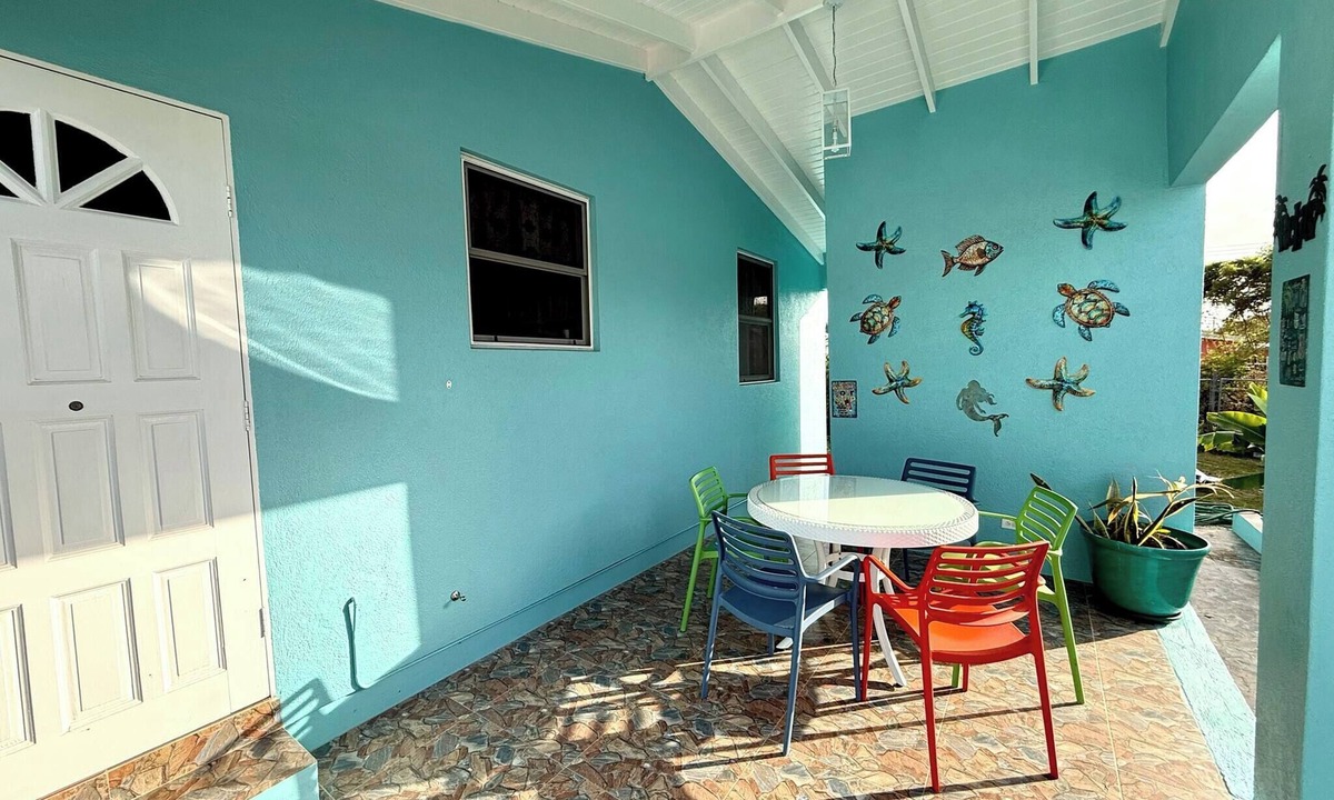 Douglas House | Steps to the Sea - 2bd By Zenbreak