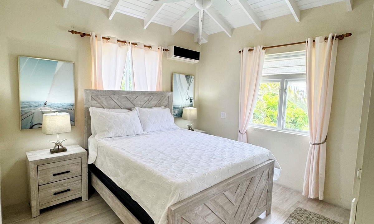 Brighton House | Renovated Townhouse with large pool, 1 min walk to Beautiful Brandon’s Beach