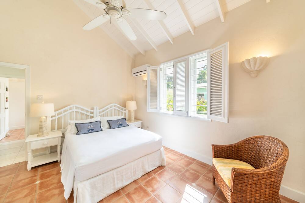 Clinketts Villa | 1 minute to the Beach! Family sized luxury Villa with Pool, West Coast Barbados
