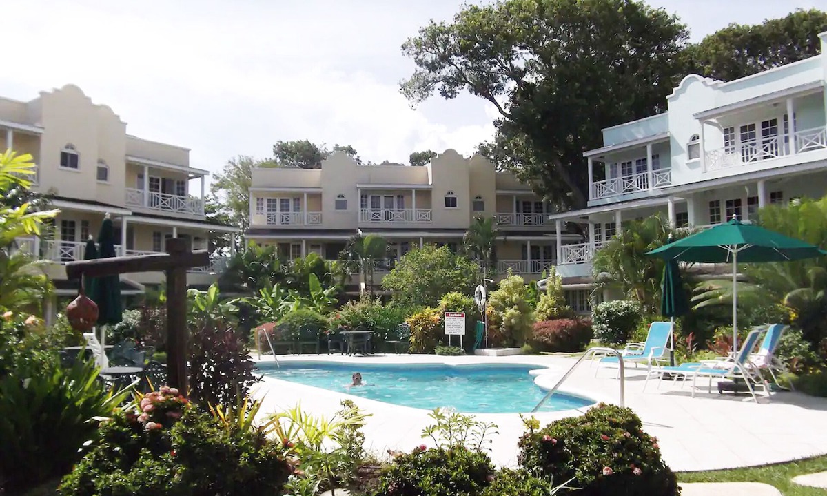 Hastings Apartment | Great Location opposite Beach, Boardwalk, Restaurants, Bars, Art Splash Cafe & Shopping