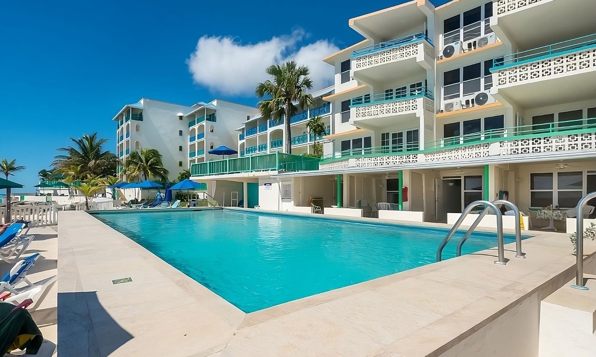 Dover Hotel | Romantic Beach Getaway! Onsite Pool, Gym Access, Free Parking, Near Turtle Beach
