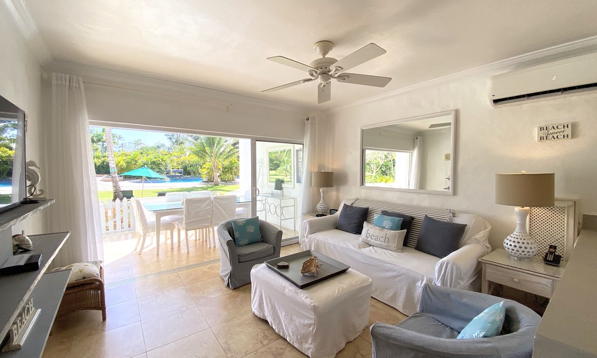 Porters Condo | Beachfront 2 bedroom Glitter Bay 109