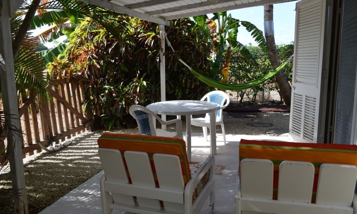 Silver Sands Apartment | Green Garden Apartment at Blue Ocean Cottage in Silver Sands