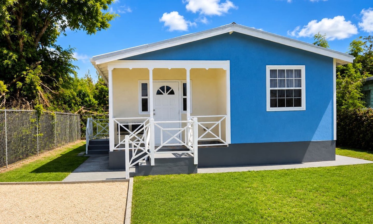 Bridgetown Cottage | 2BR Cottage, Walk to Brandons Beach | AC, WiFi
