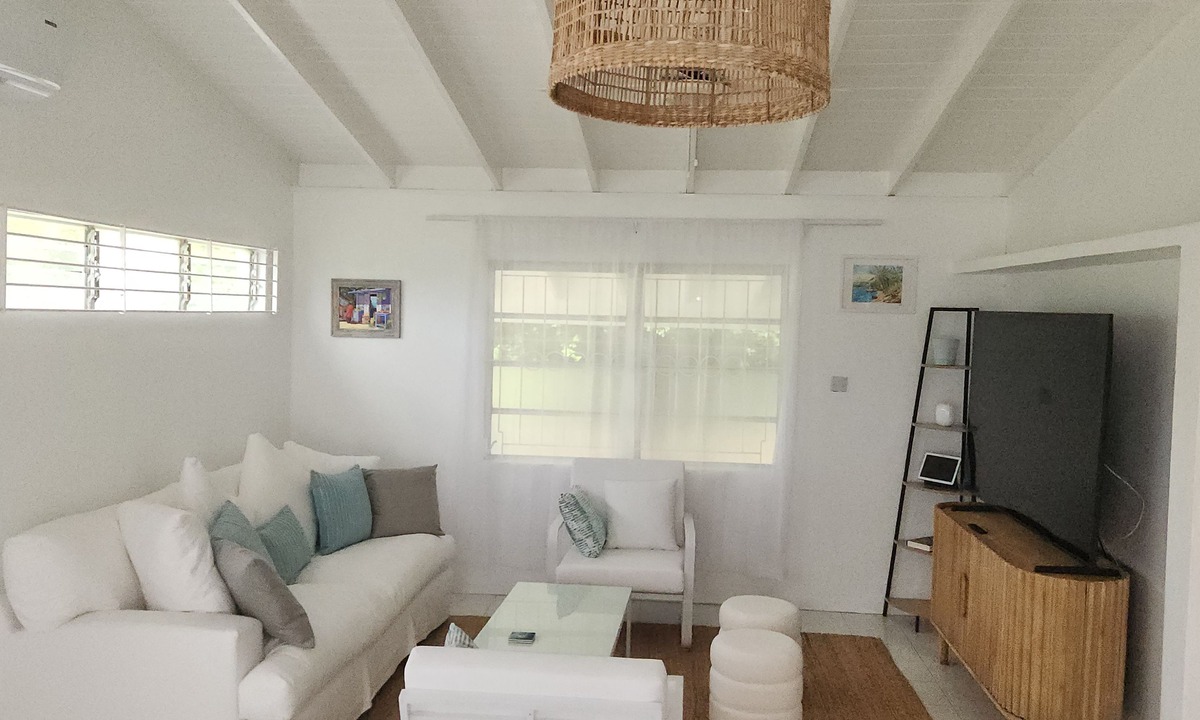 Prospect House | Welcoming 3-bedroom house that is a 4 min walk to beach