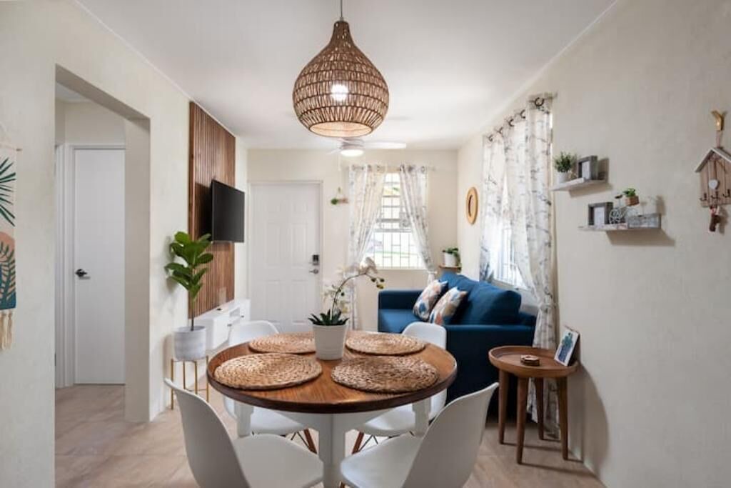 Plumtree House | Modern House with Queen beds 7 mins drive to beach