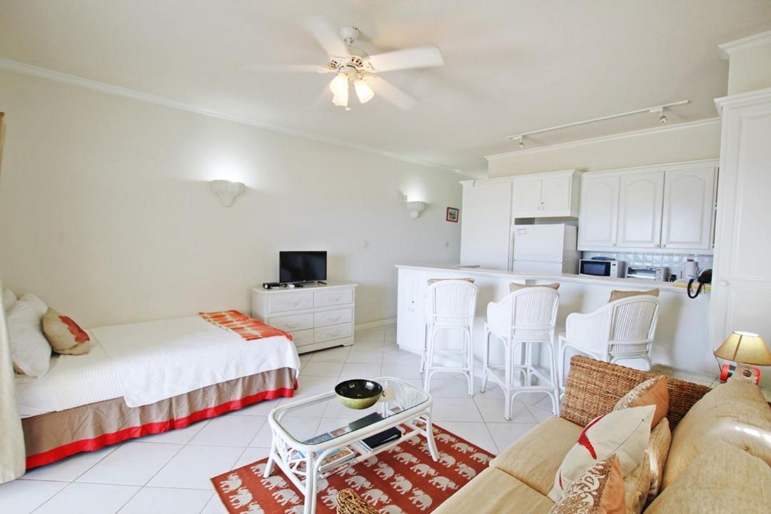 Worthing Apartment | Beachfront Studio with Pool