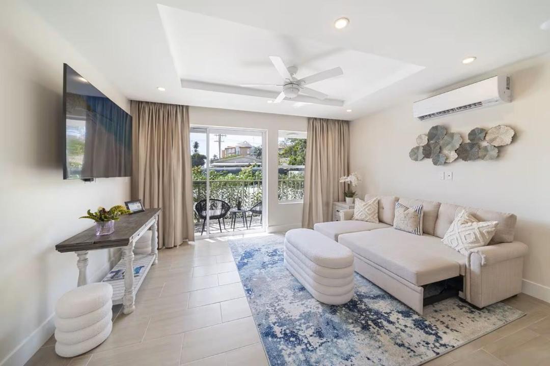 Little Battaleys Apartment | Coral Beach 101 2BR 2BR West Coast Condo, Pool, Rooftop, Beaches
