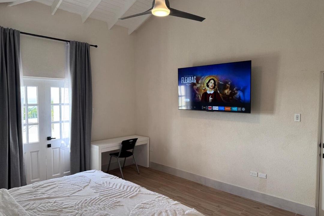 Prospect Apartment | La Porta Della Casa - Sunset Pool Deck with 2 King Bedrooms