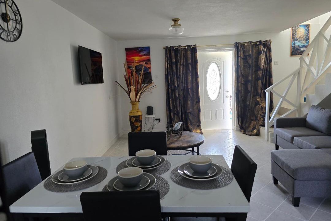 Below Rock Apartment | Cassywins Short Term Rentals APT 3