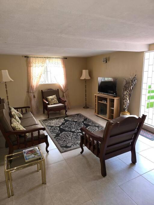Bridgetown Apartment | FabJoy