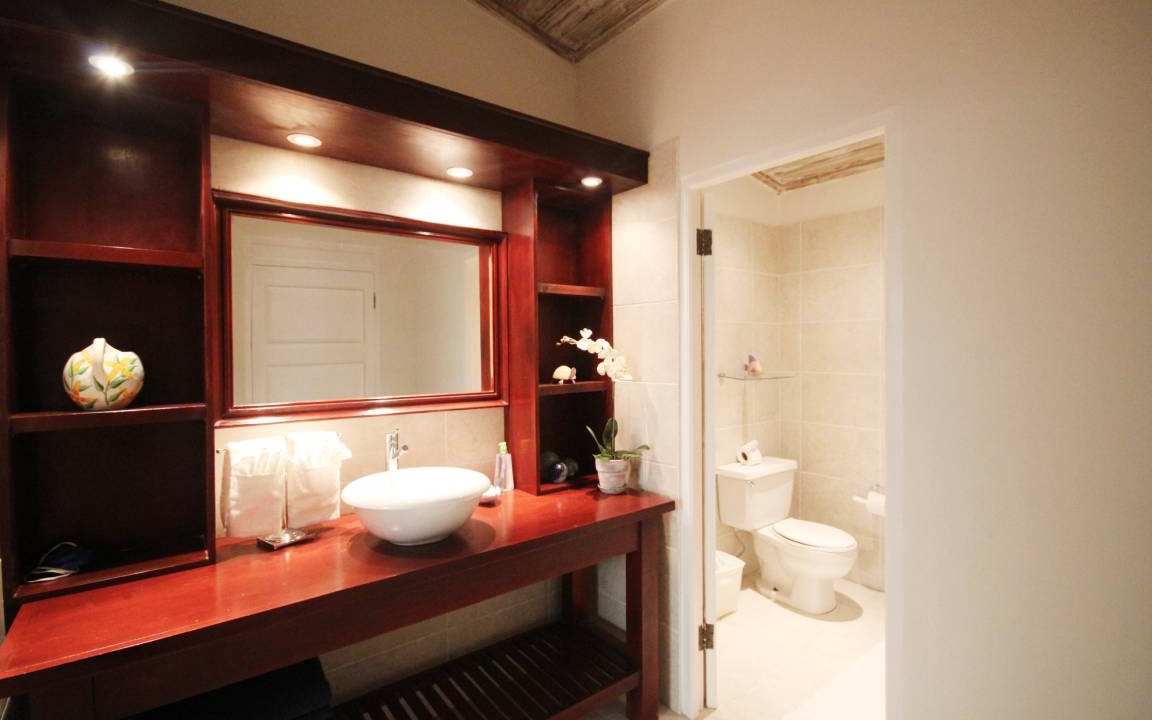 Photo of Bathroom in Porters