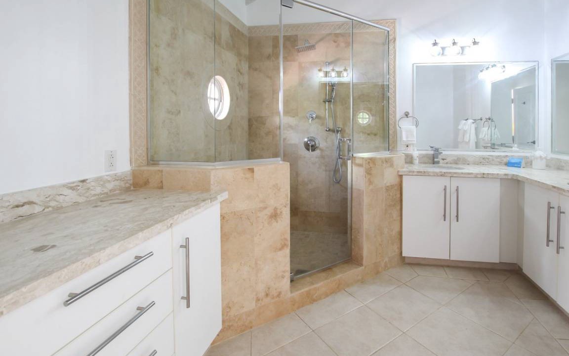 Photo of Bathroom in Porters