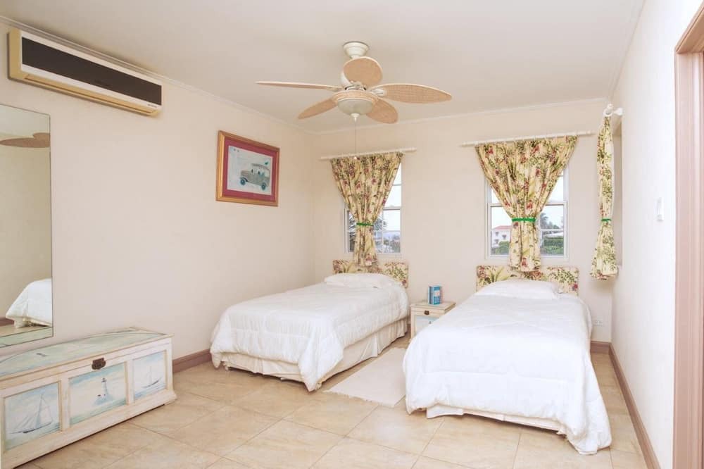 Photo of Bedroom in Oistins