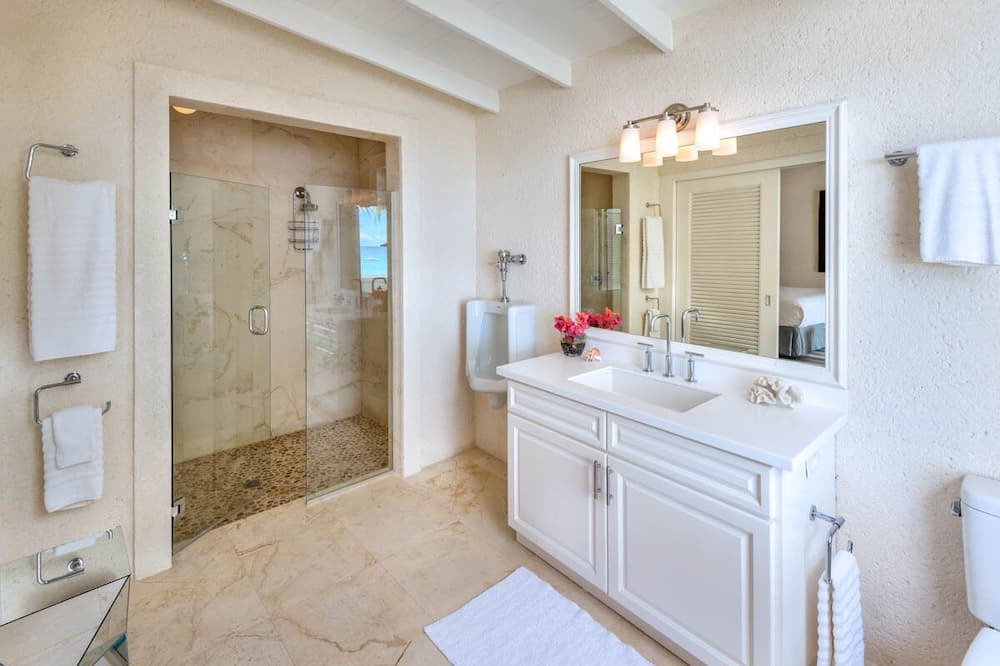 Photo of Bathroom in Clinketts