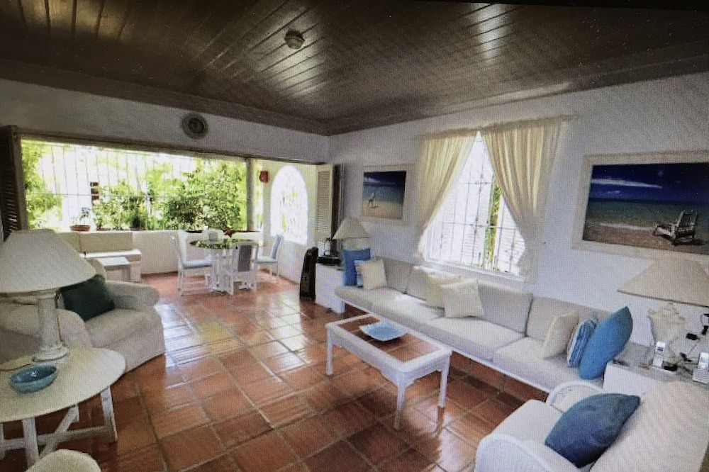 Photo of Livingroom in Gibbs Bay