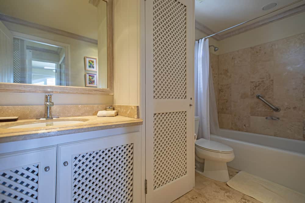 Photo of Bathroom in Mount Standfast