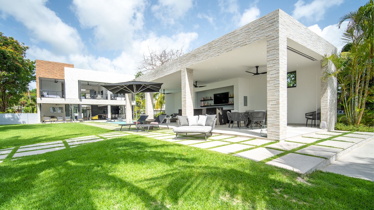 Photo of Outdoor in Weston