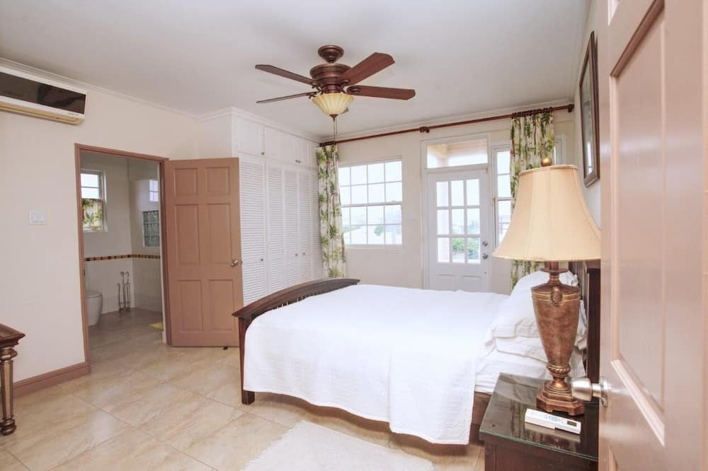 Photo of Bedroom in Oistins