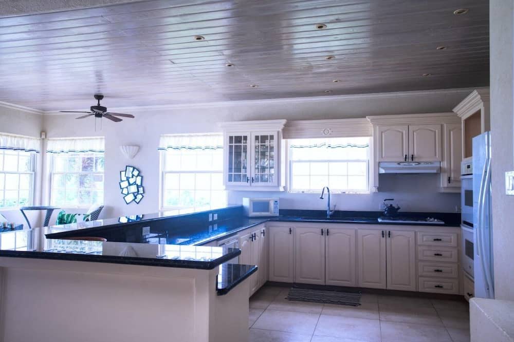 Photo of Kitchen in Oistins