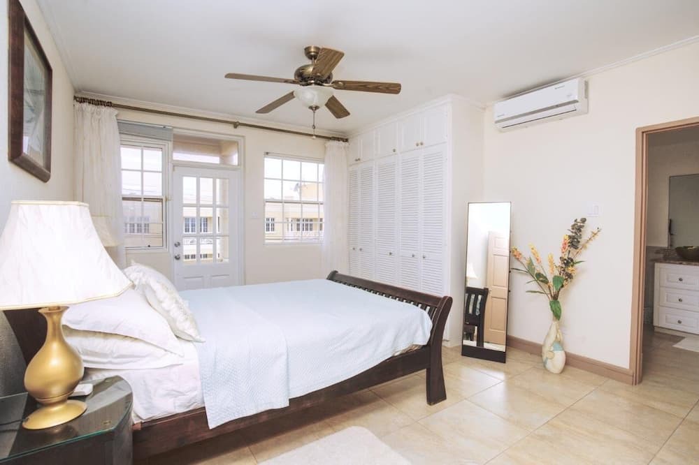 Photo of Bedroom in Oistins