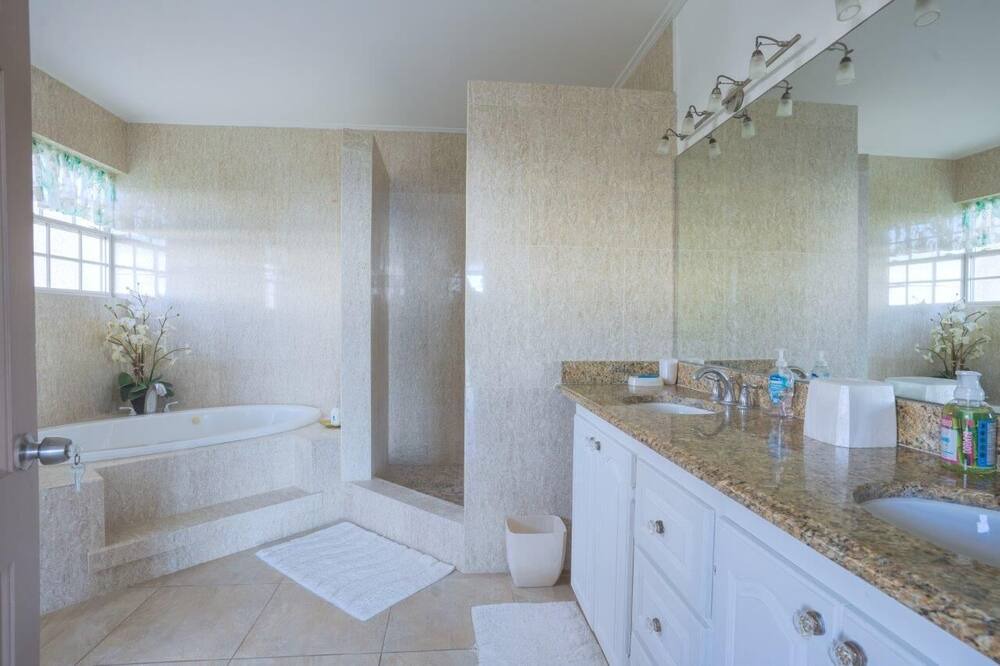 Photo of Bathroom in Oistins
